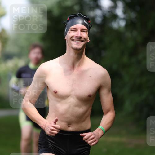 15.06.2025 - 7 Türme Triathlon Michael Strokosch http://msf.ph/oto/7971923 15.06.2025 13:02:22 Schwimmen 1083, 1118, 1173 meine-sportfotos.de