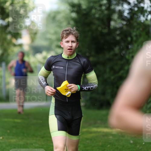15.06.2025 - 7 Türme Triathlon Michael Strokosch http://msf.ph/oto/7971925 15.06.2025 13:02:23 Schwimmen 1083, 1118, 1173 meine-sportfotos.de