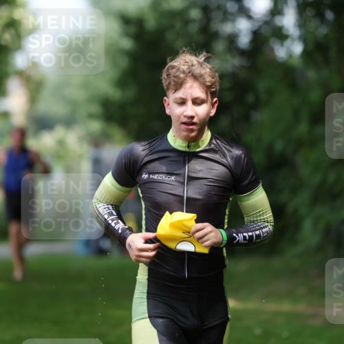 15.06.2025 - 7 Türme Triathlon Michael Strokosch http://msf.ph/oto/7971935 15.06.2025 13:02:24 Schwimmen 1083, 1118, 1173 meine-sportfotos.de