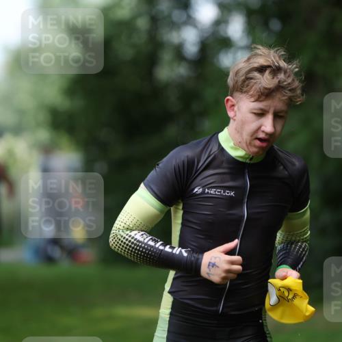 15.06.2025 - 7 Türme Triathlon Michael Strokosch http://msf.ph/oto/7971941 15.06.2025 13:02:24 Schwimmen 1083, 1118, 1173 meine-sportfotos.de