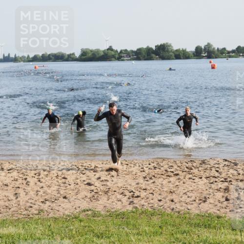 21.06.2025 - 27. Vierlanden-Triathlon MichiJ http://msf.ph/oto/7971952 15.06.2026 08:32:42 Schwimmen 25, 26, 38, 87 meine-sportfotos.de