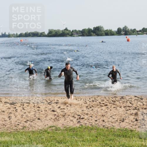 21.06.2025 - 27. Vierlanden-Triathlon MichiJ http://msf.ph/oto/7971955 15.06.2026 08:32:42 Schwimmen 25, 26, 38, 87 meine-sportfotos.de
