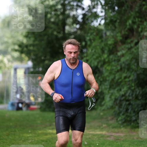 15.06.2025 - 7 Türme Triathlon Michael Strokosch http://msf.ph/oto/7971982 15.06.2025 13:02:28 Schwimmen 1083, 1118, 1173 meine-sportfotos.de