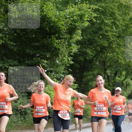 15.06.2025 - REWE Women's Run Jannik Wohlers http://msf.ph/oto/7972010 15.06.2025 10:06:45 Laufen 151, 5205, 5360, 5361, 5071, 5295 meine-sportfotos.de