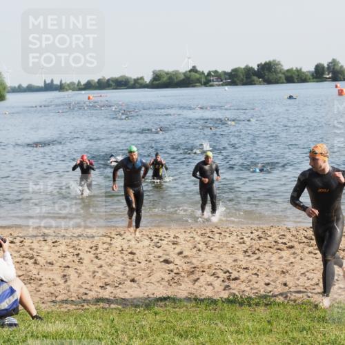 21.06.2025 - 27. Vierlanden-Triathlon MichiJ http://msf.ph/oto/7972020 15.06.2026 08:32:46 Schwimmen 25, 38, 41, 60, 87 meine-sportfotos.de