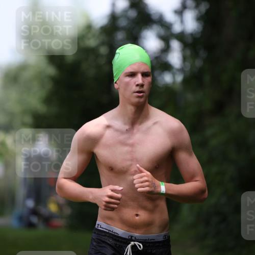 15.06.2025 - 7 Türme Triathlon Michael Strokosch http://msf.ph/oto/7972029 15.06.2025 13:02:40 Schwimmen 1083 meine-sportfotos.de