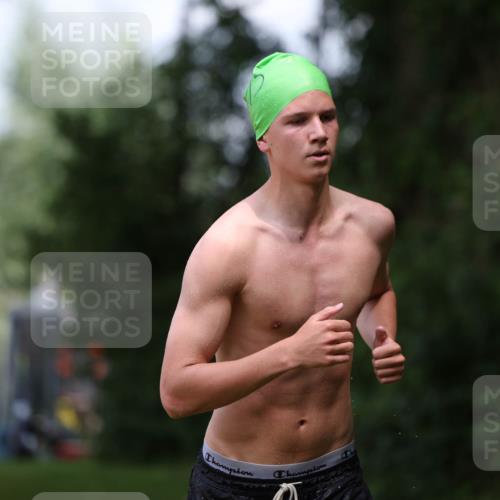 15.06.2025 - 7 Türme Triathlon Michael Strokosch http://msf.ph/oto/7972033 15.06.2025 13:02:40 Schwimmen 1083 meine-sportfotos.de