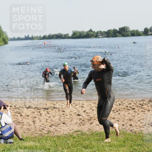 21.06.2025 - 27. Vierlanden-Triathlon MichiJ http://msf.ph/oto/7972037 15.06.2026 08:32:47 Schwimmen 8, 25, 38, 41, 60, 87 meine-sportfotos.de
