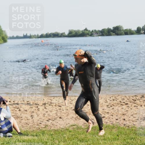 21.06.2025 - 27. Vierlanden-Triathlon MichiJ http://msf.ph/oto/7972040 15.06.2026 08:32:47 Schwimmen 8, 25, 38, 41, 60, 87 meine-sportfotos.de