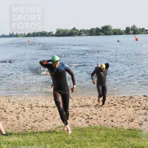 21.06.2025 - 27. Vierlanden-Triathlon MichiJ http://msf.ph/oto/7972057 15.06.2026 08:32:49 Schwimmen 8, 25, 38, 41, 60, 87 meine-sportfotos.de