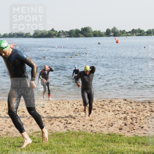 21.06.2025 - 27. Vierlanden-Triathlon MichiJ http://msf.ph/oto/7972072 15.06.2026 08:32:50 Schwimmen 8, 25, 38, 41, 60, 87 meine-sportfotos.de