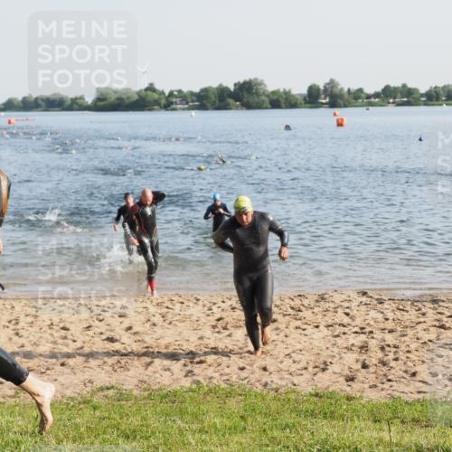 21.06.2025 - 27. Vierlanden-Triathlon MichiJ http://msf.ph/oto/7972090 15.06.2026 08:32:50 Schwimmen 8, 25, 38, 41, 60, 87 meine-sportfotos.de
