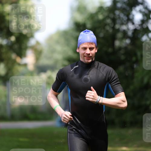 15.06.2025 - 7 Türme Triathlon Michael Strokosch http://msf.ph/oto/7972092 15.06.2025 13:03:33 Schwimmen 1078 meine-sportfotos.de