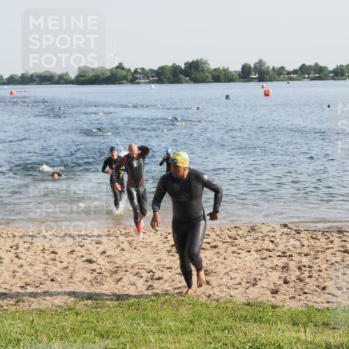 21.06.2025 - 27. Vierlanden-Triathlon MichiJ http://msf.ph/oto/7972103 15.06.2026 08:32:51 Schwimmen 8, 25, 38, 41, 60, 87 meine-sportfotos.de