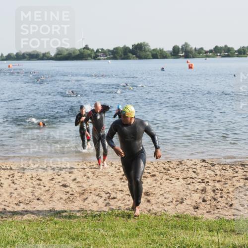 21.06.2025 - 27. Vierlanden-Triathlon MichiJ http://msf.ph/oto/7972108 15.06.2026 08:32:51 Schwimmen 8, 25, 38, 41, 60, 87 meine-sportfotos.de