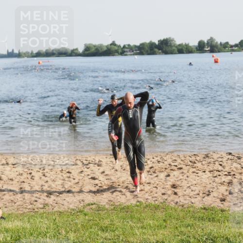 21.06.2025 - 27. Vierlanden-Triathlon MichiJ http://msf.ph/oto/7972117 15.06.2026 08:32:53 Schwimmen 8, 25, 41, 60, 87 meine-sportfotos.de