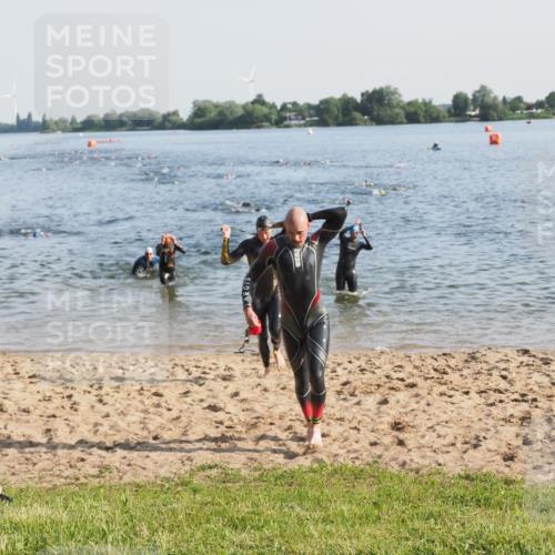 21.06.2025 - 27. Vierlanden-Triathlon MichiJ http://msf.ph/oto/7972121 15.06.2026 08:32:53 Schwimmen 8, 25, 41, 60, 87 meine-sportfotos.de