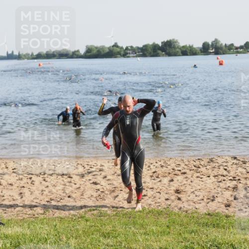 21.06.2025 - 27. Vierlanden-Triathlon MichiJ http://msf.ph/oto/7972131 15.06.2026 08:32:53 Schwimmen 8, 25, 41, 60, 87 meine-sportfotos.de