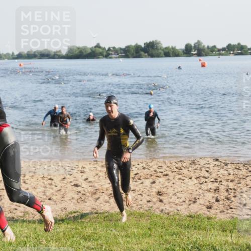 21.06.2025 - 27. Vierlanden-Triathlon MichiJ http://msf.ph/oto/7972155 15.06.2026 08:32:55 Schwimmen 8, 41, 60, 87, 185, 234 meine-sportfotos.de