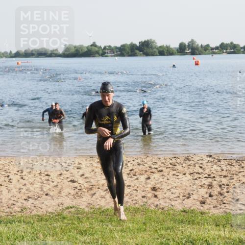 21.06.2025 - 27. Vierlanden-Triathlon MichiJ http://msf.ph/oto/7972165 15.06.2026 08:32:55 Schwimmen 8, 41, 60, 87, 185, 234 meine-sportfotos.de