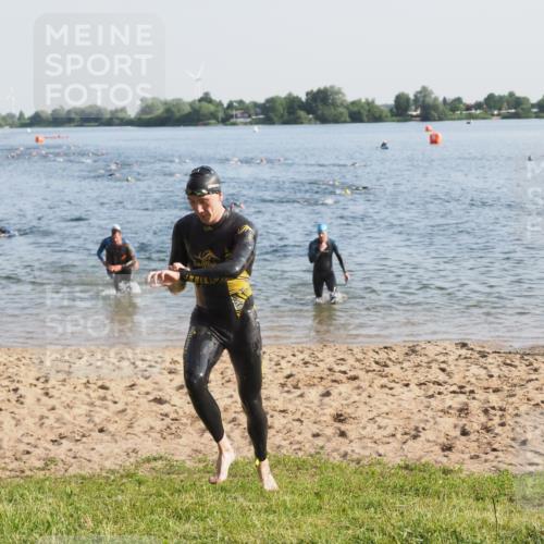 21.06.2025 - 27. Vierlanden-Triathlon MichiJ http://msf.ph/oto/7972173 15.06.2026 08:32:56 Schwimmen 8, 41, 60, 87, 185, 234 meine-sportfotos.de