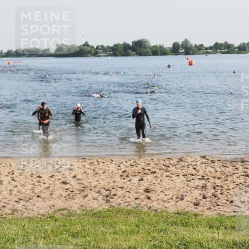 21.06.2025 - 27. Vierlanden-Triathlon MichiJ http://msf.ph/oto/7972190 15.06.2026 08:32:57 Schwimmen 8, 41, 60, 185, 234 meine-sportfotos.de