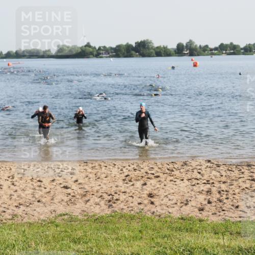 21.06.2025 - 27. Vierlanden-Triathlon MichiJ http://msf.ph/oto/7972194 15.06.2026 08:32:57 Schwimmen 8, 41, 60, 185, 234 meine-sportfotos.de