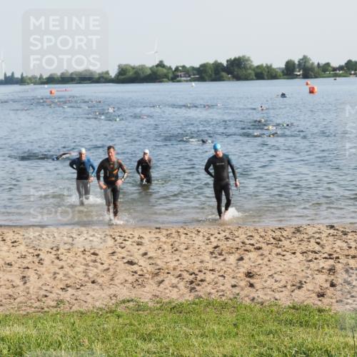 21.06.2025 - 27. Vierlanden-Triathlon MichiJ http://msf.ph/oto/7972199 15.06.2026 08:32:59 Schwimmen 8, 15, 36, 41, 60, 185, 234 meine-sportfotos.de