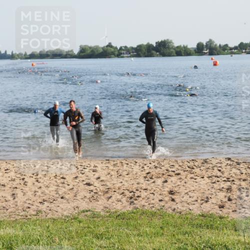 21.06.2025 - 27. Vierlanden-Triathlon MichiJ http://msf.ph/oto/7972210 15.06.2026 08:32:59 Schwimmen 8, 15, 36, 41, 60, 185, 234 meine-sportfotos.de