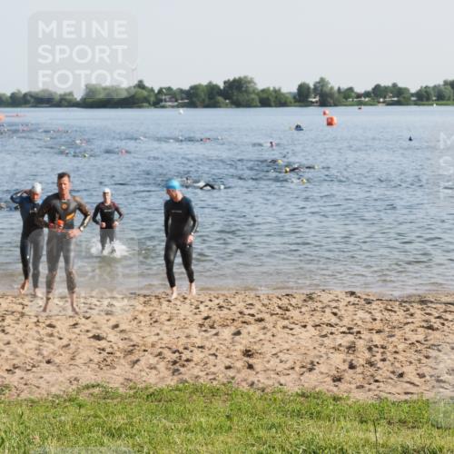 21.06.2025 - 27. Vierlanden-Triathlon MichiJ http://msf.ph/oto/7972224 15.06.2026 08:33:01 Schwimmen 8, 15, 36, 60, 185, 234 meine-sportfotos.de