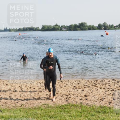 21.06.2025 - 27. Vierlanden-Triathlon MichiJ http://msf.ph/oto/7972278 15.06.2026 08:33:05 Schwimmen 15, 36, 185, 234 meine-sportfotos.de