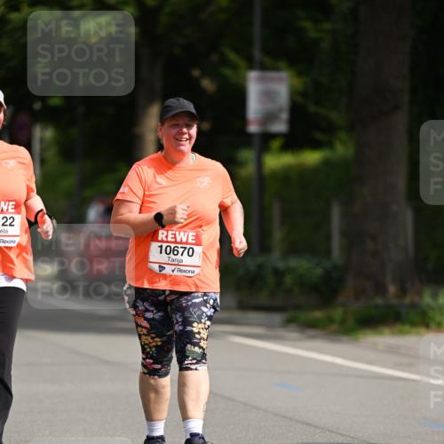 15.06.2025 - REWE Women's Run Dr. Thomas Lammeyer http://msf.ph/oto/7972298 15.06.2025 10:01:35 Laufen 22, 10670 meine-sportfotos.de