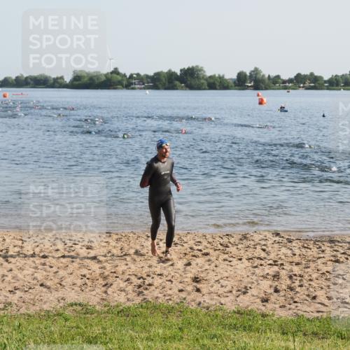 21.06.2025 - 27. Vierlanden-Triathlon MichiJ http://msf.ph/oto/7972313 15.06.2026 08:33:15 Schwimmen 15, 61 meine-sportfotos.de