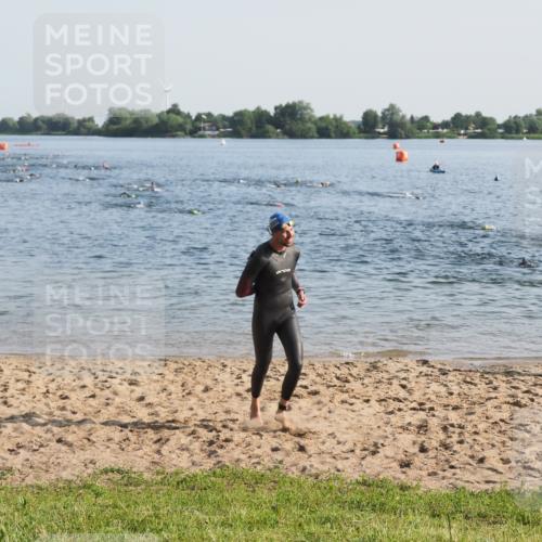 21.06.2025 - 27. Vierlanden-Triathlon MichiJ http://msf.ph/oto/7972336 15.06.2026 08:33:16 Schwimmen 61 meine-sportfotos.de