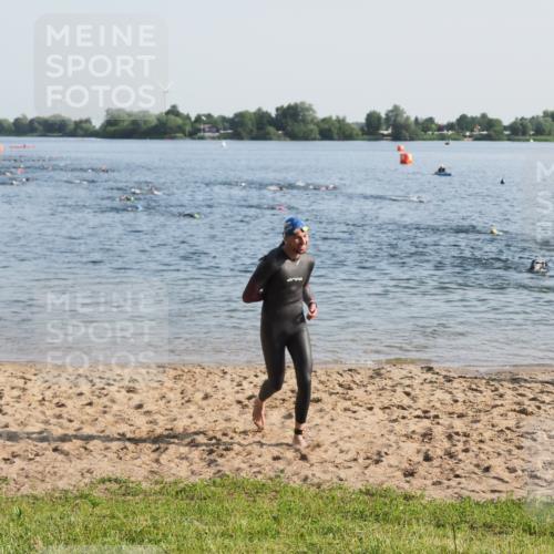 21.06.2025 - 27. Vierlanden-Triathlon MichiJ http://msf.ph/oto/7972340 15.06.2026 08:33:16 Schwimmen 61 meine-sportfotos.de