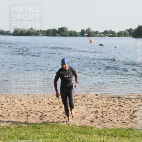 21.06.2025 - 27. Vierlanden-Triathlon MichiJ http://msf.ph/oto/7972344 15.06.2026 08:33:17 Schwimmen 61 meine-sportfotos.de