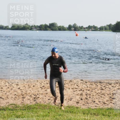 21.06.2025 - 27. Vierlanden-Triathlon MichiJ http://msf.ph/oto/7972360 15.06.2026 08:33:17 Schwimmen 61 meine-sportfotos.de