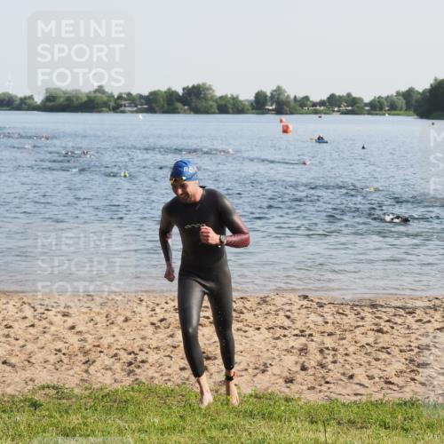21.06.2025 - 27. Vierlanden-Triathlon MichiJ http://msf.ph/oto/7972364 15.06.2026 08:33:17 Schwimmen 61 meine-sportfotos.de
