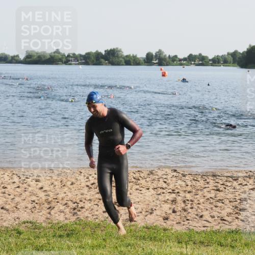 21.06.2025 - 27. Vierlanden-Triathlon MichiJ http://msf.ph/oto/7972369 15.06.2026 08:33:17 Schwimmen 61 meine-sportfotos.de