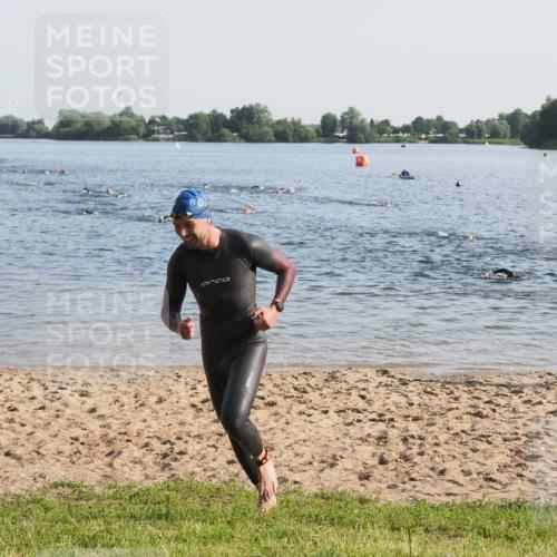 21.06.2025 - 27. Vierlanden-Triathlon MichiJ http://msf.ph/oto/7972374 15.06.2026 08:33:17 Schwimmen 61 meine-sportfotos.de