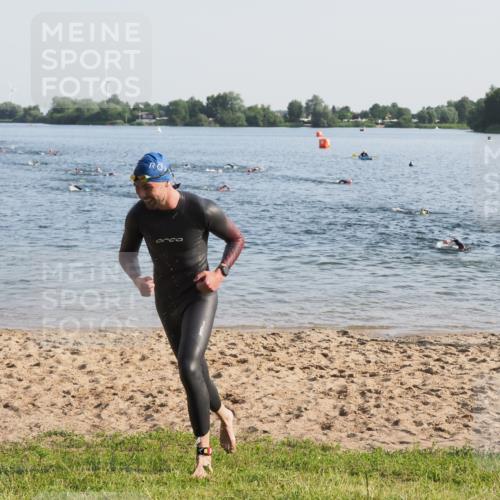 21.06.2025 - 27. Vierlanden-Triathlon MichiJ http://msf.ph/oto/7972379 15.06.2026 08:33:17 Schwimmen 61 meine-sportfotos.de