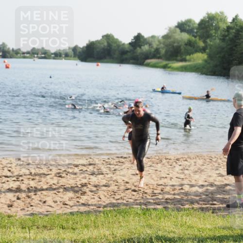21.06.2025 - 27. Vierlanden-Triathlon MichiJ http://msf.ph/oto/7972392 15.06.2026 08:34:00 Schwimmen 49, 78 meine-sportfotos.de