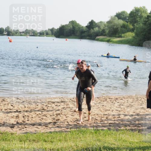 21.06.2025 - 27. Vierlanden-Triathlon MichiJ http://msf.ph/oto/7972406 15.06.2026 08:34:01 Schwimmen 49, 78 meine-sportfotos.de