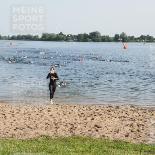 21.06.2025 - 27. Vierlanden-Triathlon MichiJ http://msf.ph/oto/7972425 15.06.2026 08:34:21 Schwimmen 20 meine-sportfotos.de