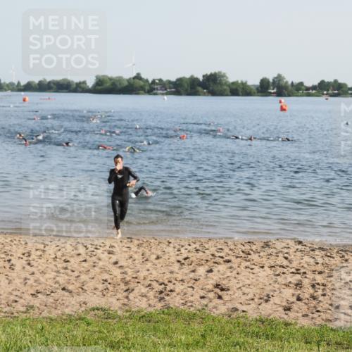 21.06.2025 - 27. Vierlanden-Triathlon MichiJ http://msf.ph/oto/7972431 15.06.2026 08:34:21 Schwimmen 20 meine-sportfotos.de