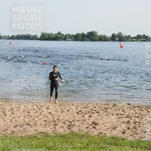 21.06.2025 - 27. Vierlanden-Triathlon MichiJ http://msf.ph/oto/7972441 15.06.2026 08:34:22 Schwimmen 20 meine-sportfotos.de
