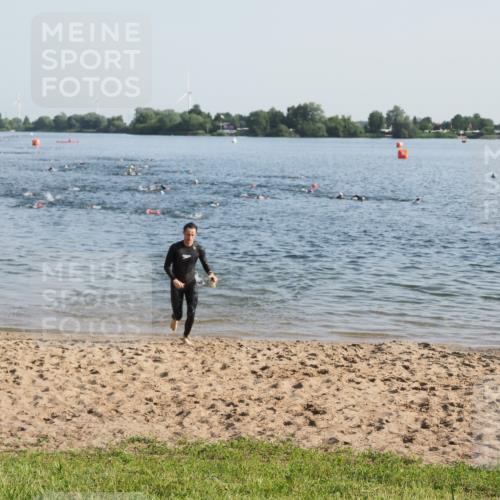 21.06.2025 - 27. Vierlanden-Triathlon MichiJ http://msf.ph/oto/7972445 15.06.2026 08:34:22 Schwimmen 20 meine-sportfotos.de
