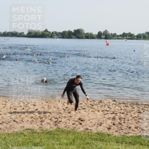 21.06.2025 - 27. Vierlanden-Triathlon MichiJ http://msf.ph/oto/7972480 15.06.2026 08:34:23 Schwimmen 20 meine-sportfotos.de