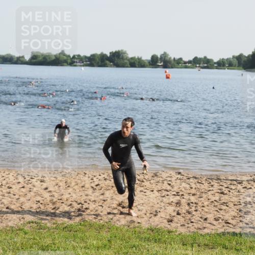 21.06.2025 - 27. Vierlanden-Triathlon MichiJ http://msf.ph/oto/7972489 15.06.2026 08:34:24 Schwimmen 20 meine-sportfotos.de