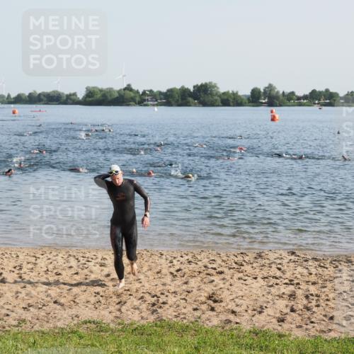 21.06.2025 - 27. Vierlanden-Triathlon MichiJ http://msf.ph/oto/7972534 15.06.2026 08:34:32 Schwimmen 20, 88 meine-sportfotos.de